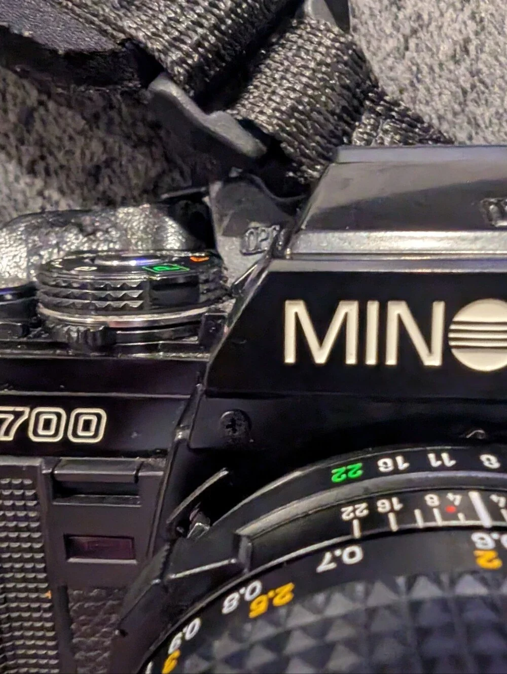 Minolta X-700 MPS SLR Film Camera Black w/ MD 50mm Lens, Filter, Strap, Case